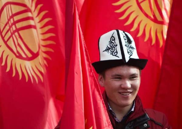 吉尔吉斯斯坦将把国旗上“变幻无常”的向日葵图案去掉