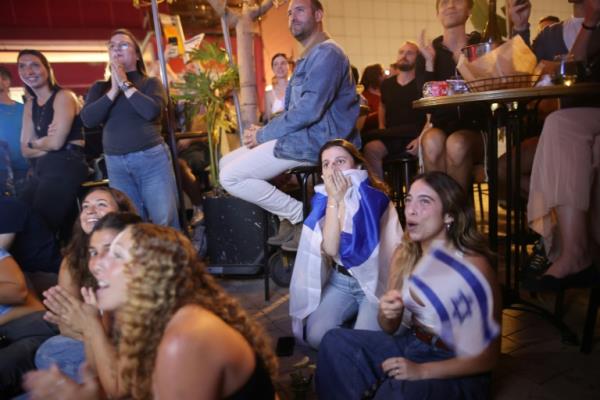 在特拉维夫，欧洲电视网粉丝希望世界向以色列展示一些爱