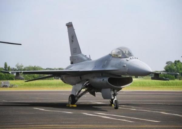 新加坡皇家空军F-16战机因部件故障在登加空军基地坠毁;舰队恢复飞行:国防部
